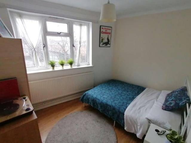 Flat for rent in Victoria Park Village, Greater London