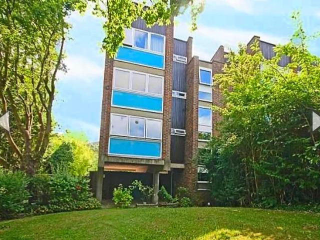 Flat for rent in Strawberry Hill, Greater London