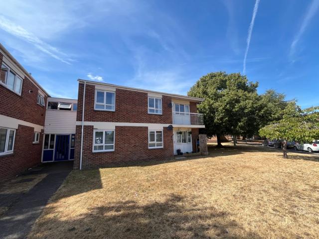 Flat for rent in Rumwell, Somerset