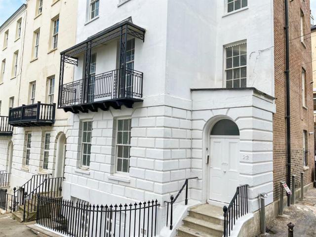 Flat for rent in Old Town, Guestling Green