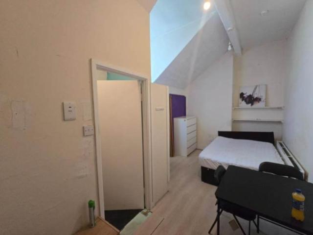 Flat for rent in Higher Broughton, Salford