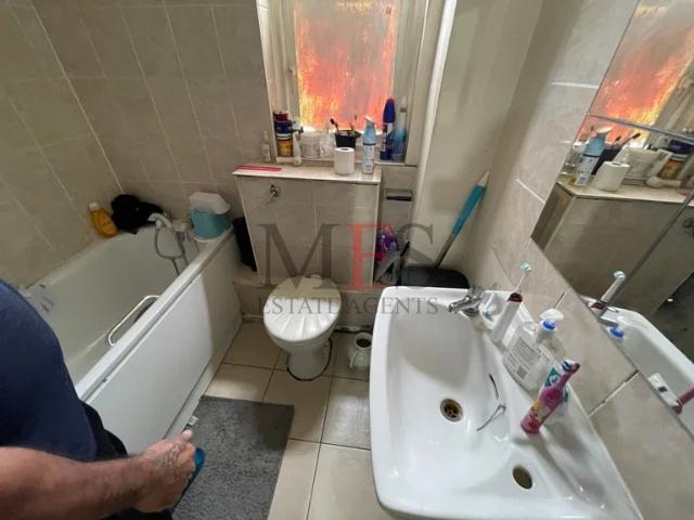 Flat for rent in London Borough of Hounslow, Greater London