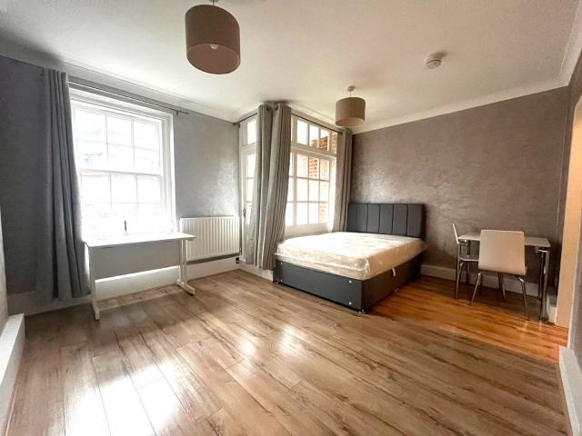 Flat for rent in Somers Town, Greater London