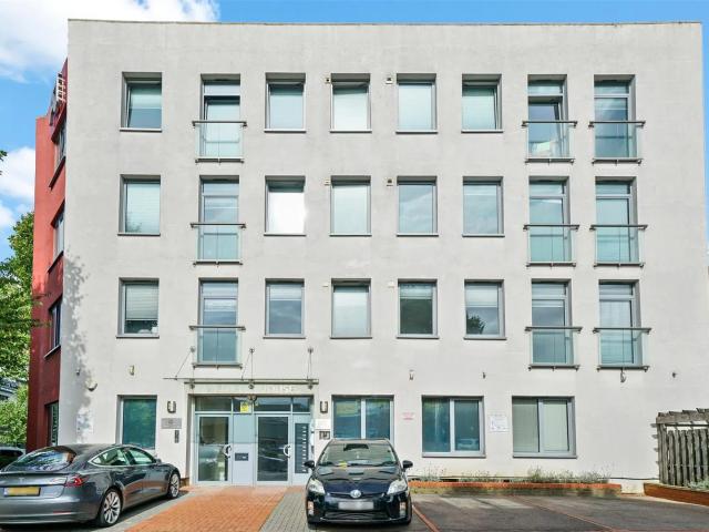 Flat for rent in London Borough of Ealing, Greater London