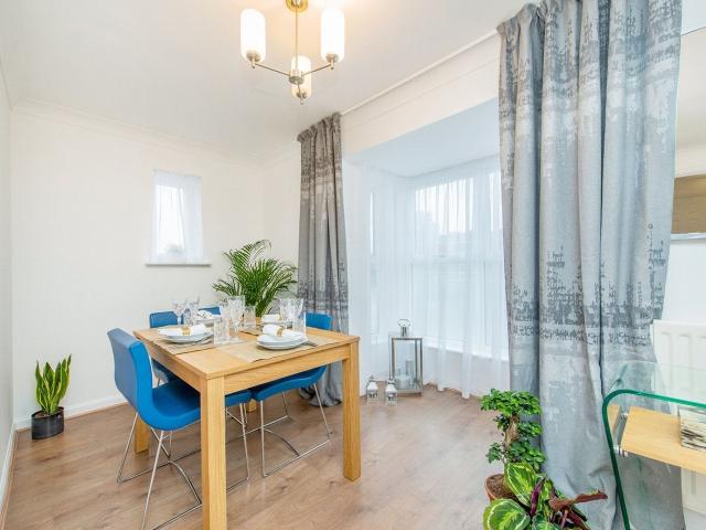 Flat for rent in Silvertown, Silvertown