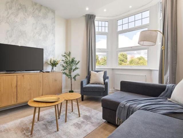 Flat for rent in Stamford Hill, Greater London
