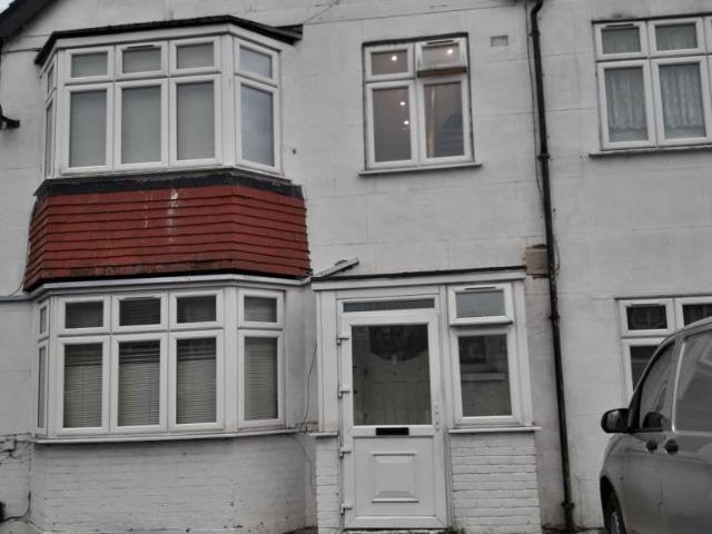 Flat for rent in London Borough of Merton, Greater London