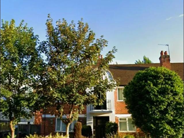 Flat for rent in Cottenham Park, Greater London