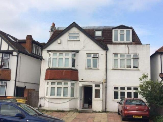 Flat for rent in London Borough of Merton, Greater London