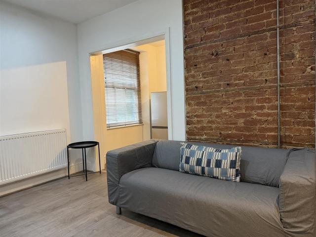 Flat for rent in Cardiff Bay, Falcon Lodge