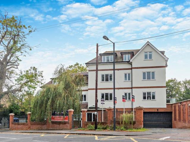 Flat for rent in Pinner, Greater London