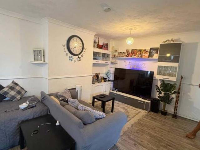 Flat for rent in London Borough of Hillingdon, Greater London