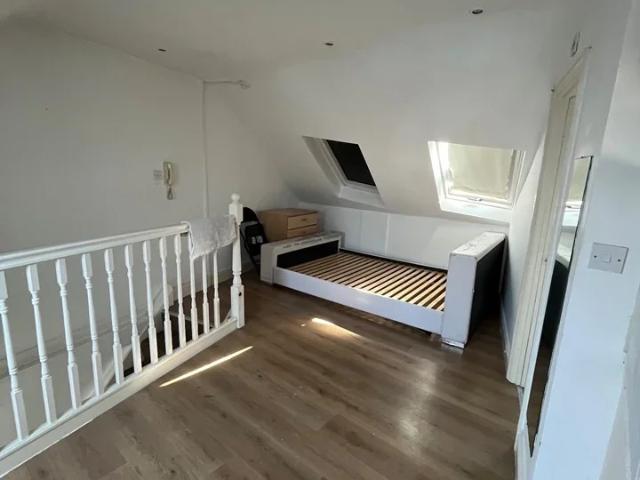 Flat for rent in Duckett's Green, Greater London