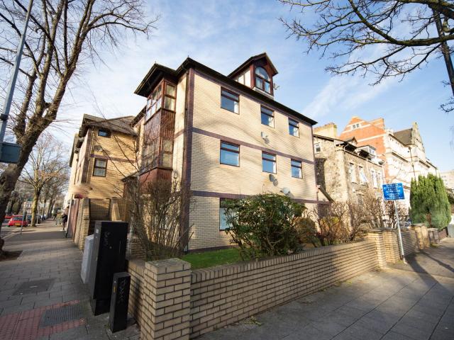 Flat for rent in Plasnewydd, Falcon Lodge