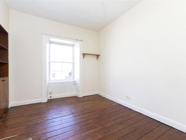 Flat for rent in Newington, Scotland