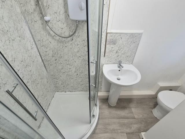 Flat for rent in Woolshops, Calderdale