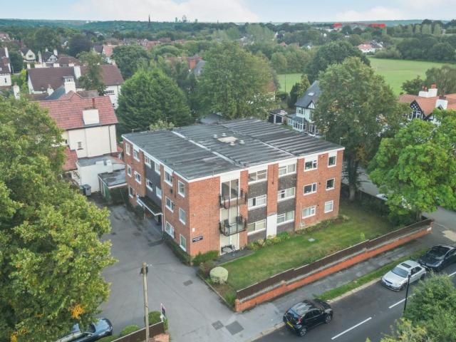 Flat for rent in West Park, West Yorkshire