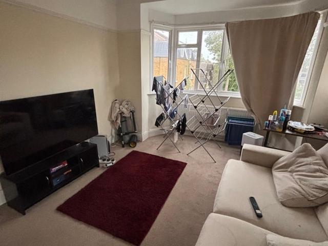Flat for rent in Clapham Park, Greater London