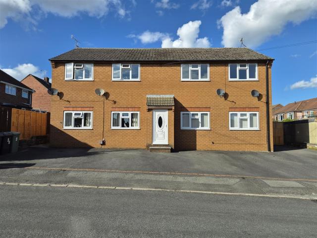 Flat for rent in Brockwell, Chesterfield