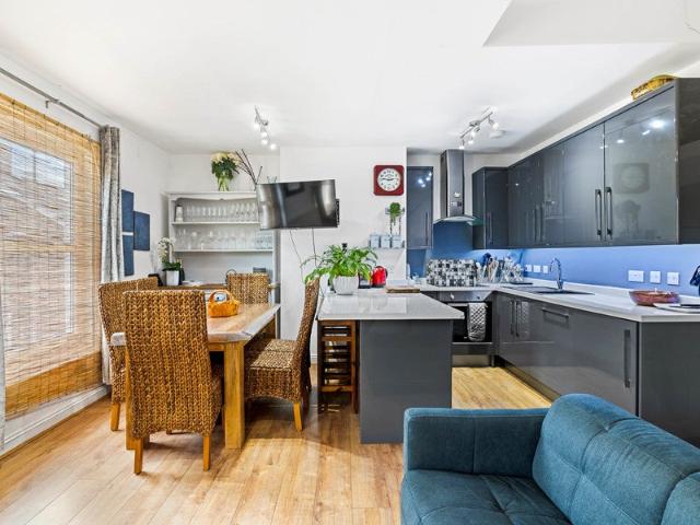 Flat for rent in Glynde, West Sussex