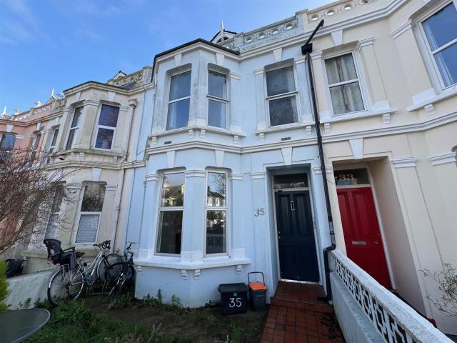 Flat for rent in Aldrington