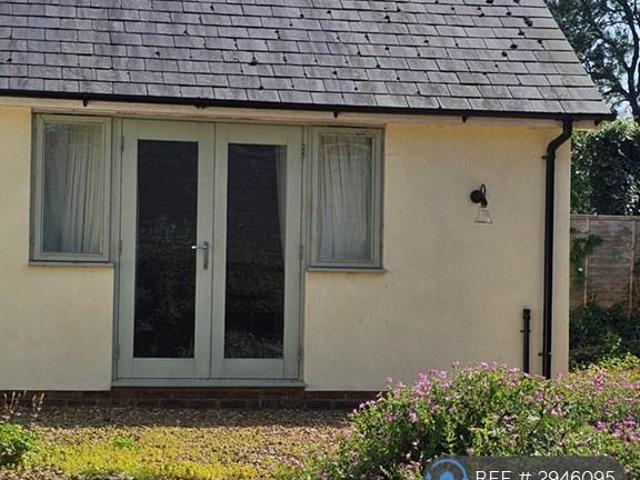 Flat for rent in Newton Longville, Buckinghamshire
