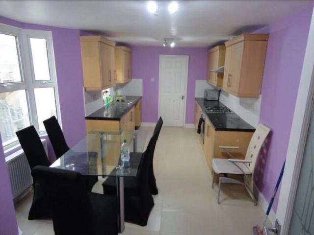 Flat for rent in Upton, Greater London