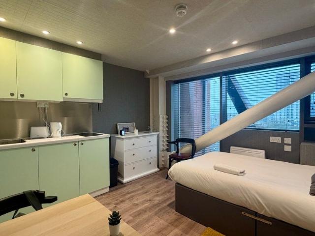 Flat for rent in London Borough of Ealing, Greater London