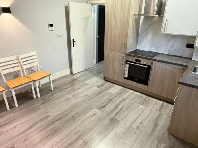 Flat for rent in Rush Green, Greater London