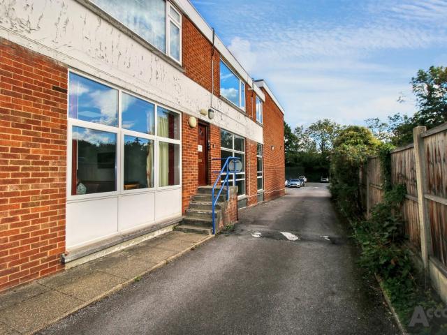 Flat for rent in London Borough of Havering, Greater London