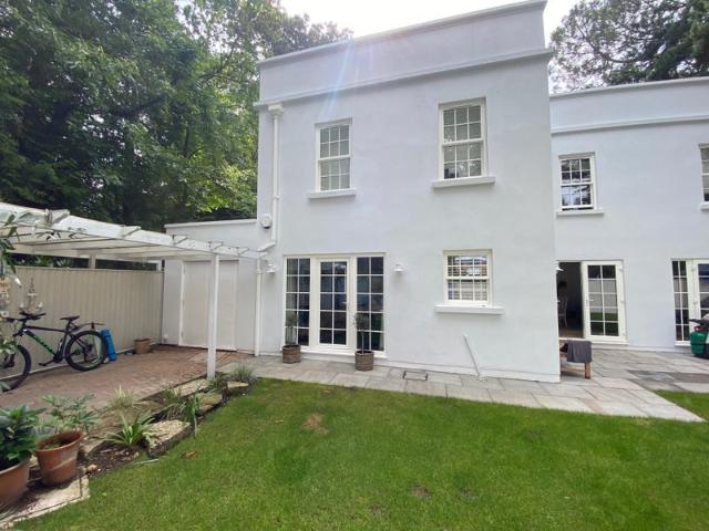 Flat for rent in Branksome Chine, Poole