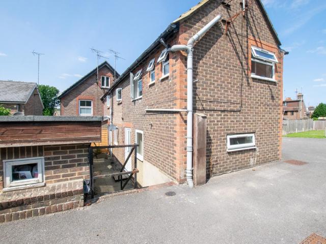 Flat for rent in Jarvis Brook, Cross In Hand