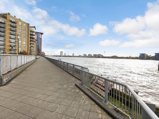 Flat for rent in Canary Wharf, Greater London