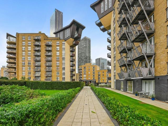 Flat for rent in Canary Wharf, Greater London