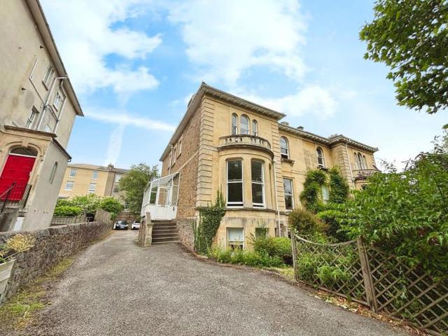 Flat for rent in Clifton, Bristol