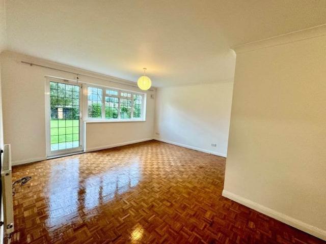 Flat for rent in Hatch End, Greater London