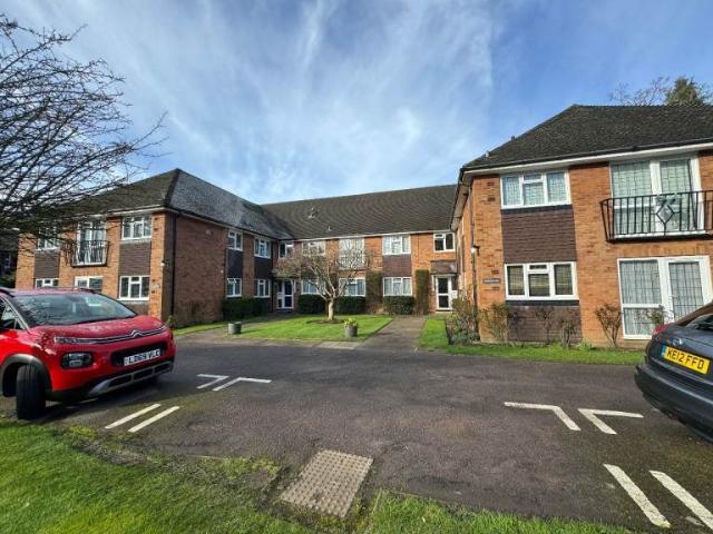 Flat for rent in Hatch End, Greater London