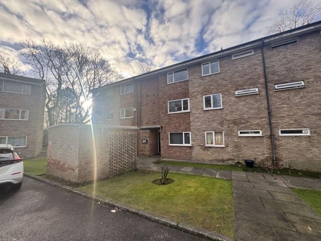 Flat for rent in Lee Bank, Greater Manchester