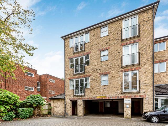 Flat for rent in London Borough of Lewisham, Greater London