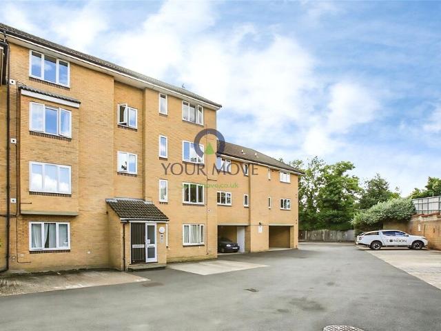 Flat for rent in Carshalton Beeches, Greater London