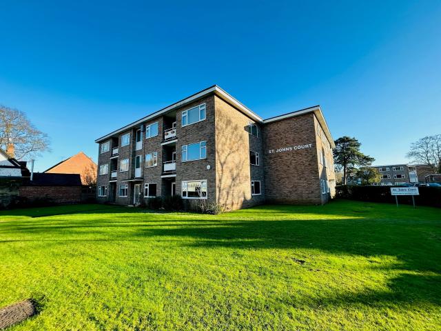 Flat for rent in Cliff Hill, Green Close