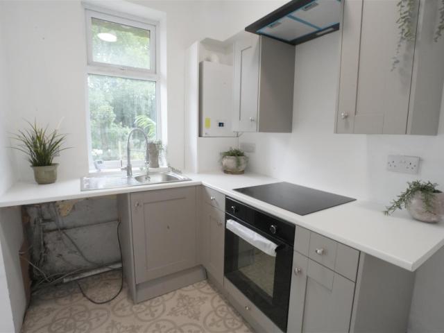 Flat for rent in Ovenden, Halifax