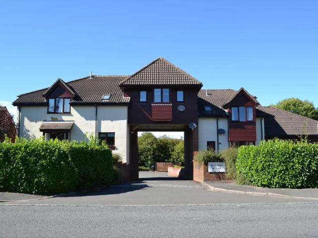 Flat for rent in Wrecclesham, Fole