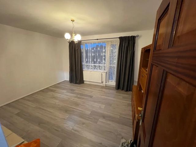 Flat for rent in Southfields, Greater London
