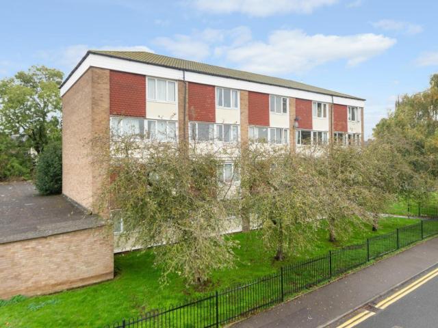Flat for rent in Vinters Park, Midway