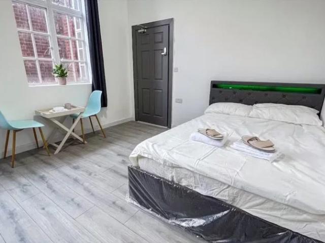 Flat for rent in Little Stanmore, Greater London