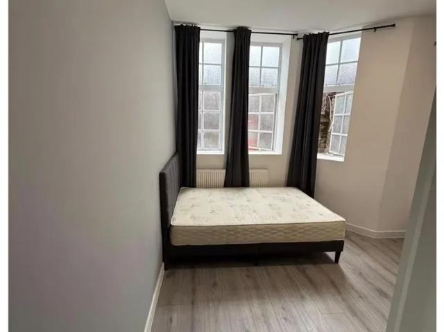 Flat for rent in Canons Park, Greater London