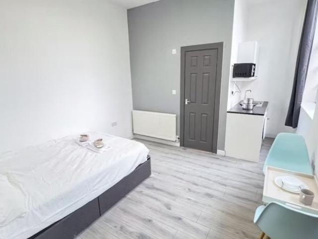 Flat for rent in Little Stanmore, Greater London