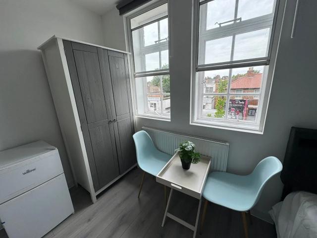 Flat for rent in Little Stanmore, Greater London