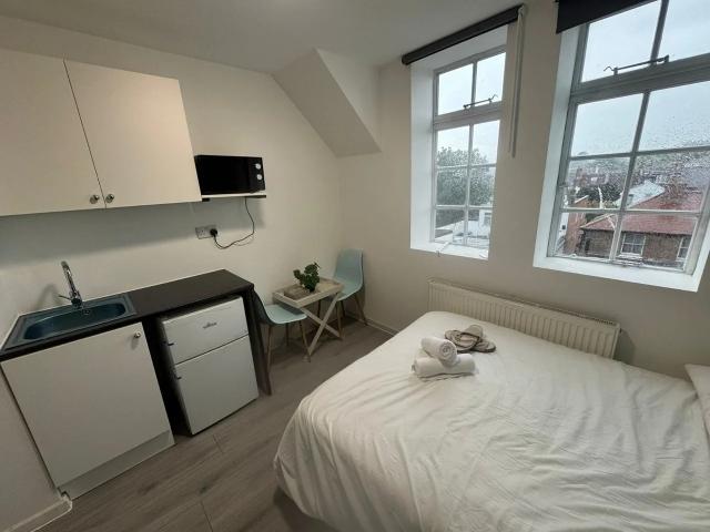 Flat for rent in Little Stanmore, Greater London